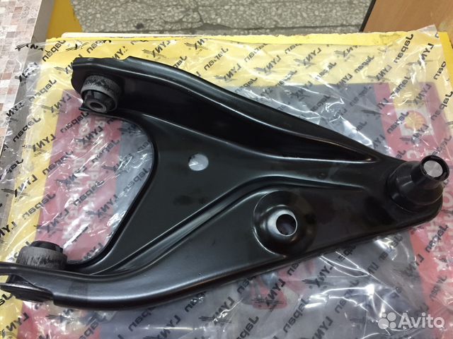 Рычаг подвески передний правый Логан