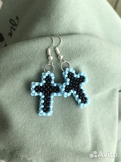 Серьги крестики из бисера
