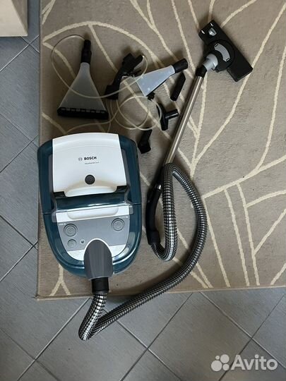 Моющий пылесос Bosch Serie 4 BWD41720