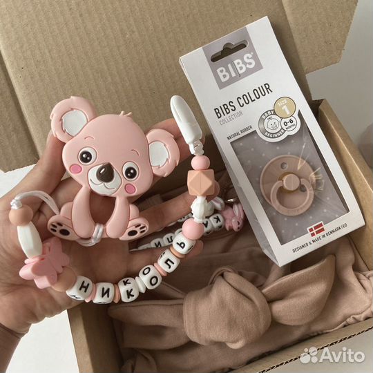 Именной держатель для соски с грызунком