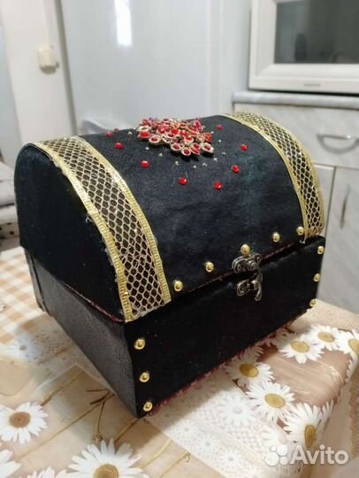 Шкатулка -сундучек