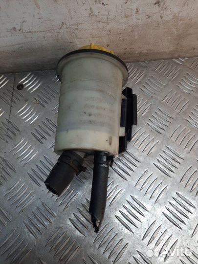 Бачок гидроусилителя руля Land Rover Discovery