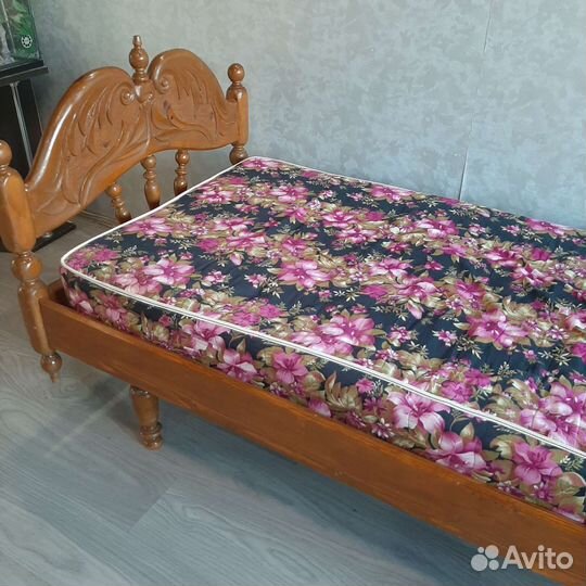 Кровать