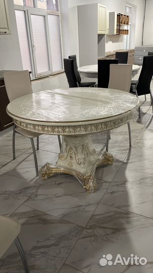 Комьютерные угловые столы, стелажи, полки для книг