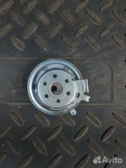 Натяжной ролик на volkswagen golf