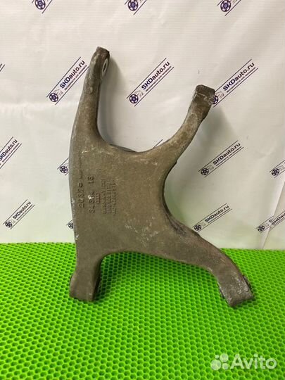 Рычаг задней подвески правый Audi A4 B8 1.8 2009