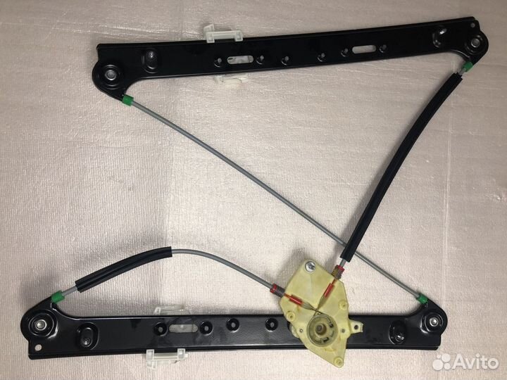 Стеклоподъемник пер лев BMW X3 E83 51333448249