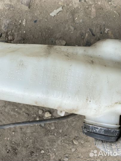 Бачок омывателя Рено Логан 2