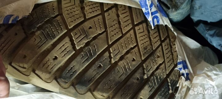 Goodyear Ultragrip Ice Arctic 215/65 R16