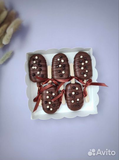 Подарочный набор чизкейков в молочном шоколаде