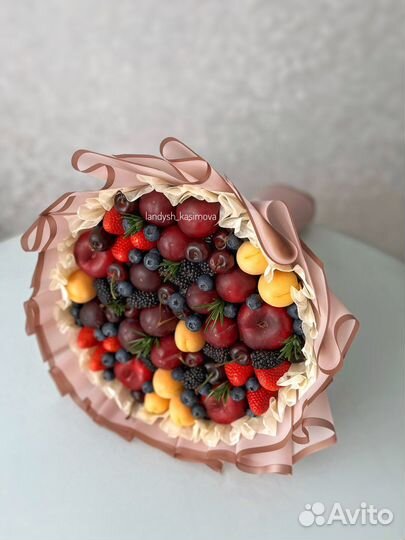 Съедобные букеты из фруктов и ягод