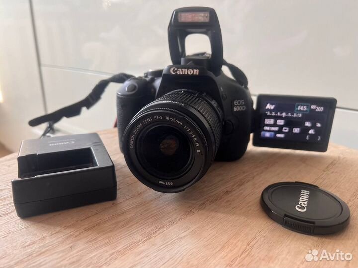 Зеркальный фотоаппарат Canon eos 600d