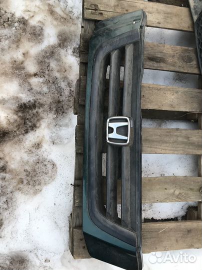 Решетка радиатора хонда cr-v 1 rd