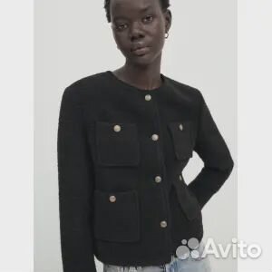 Укороченная куртка с текстурными рукавами с четырь