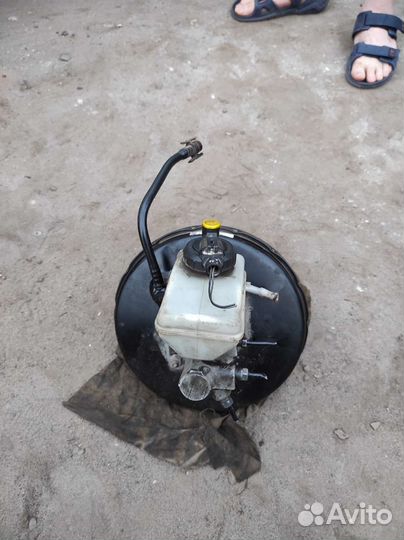 Вакуумные усилитель тормозов на Рено Логан 1 2011