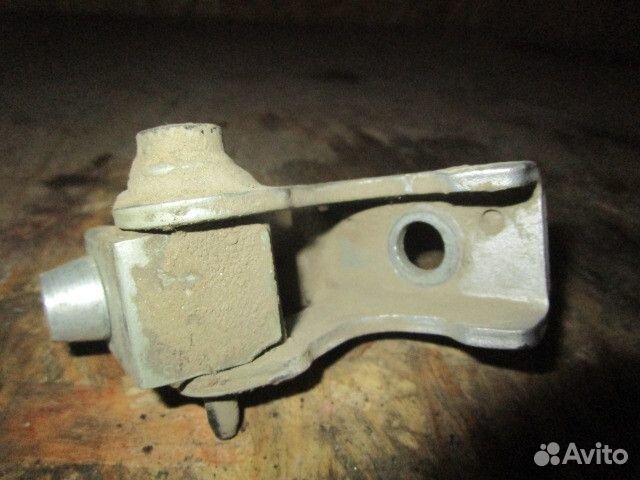 Петля двери задней правой нижняя Peugeot 206 1998