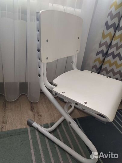 Детский письменный стол и стул