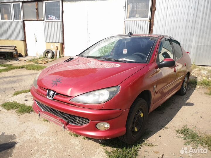 В разборе Peugeot 206
