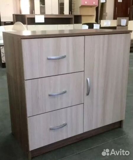 Комод с 3-мя ящиками и дверкой