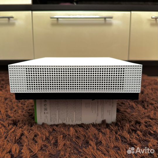 Xbox One s 2 геймпада 1tb