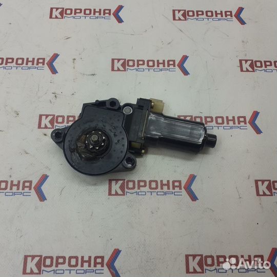 Моторчик стеклоподьемника передний левый (82470-2E