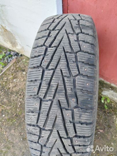 Roadstone Winguard WinSpike SUV 225/65 R17 106T