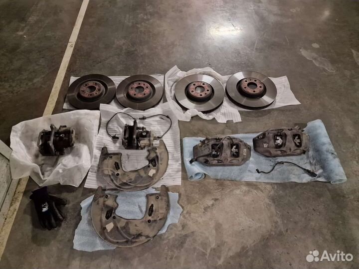 Комплект тормозов (диски и суппорта) Audi Q7 4M