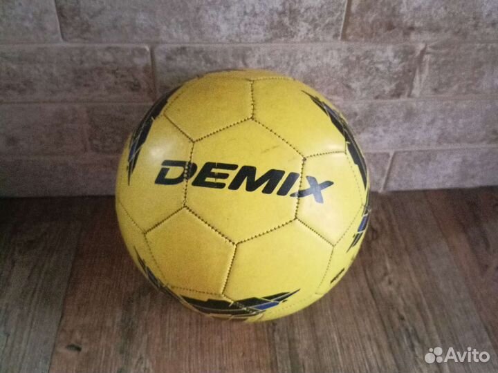 Футбольный мяч