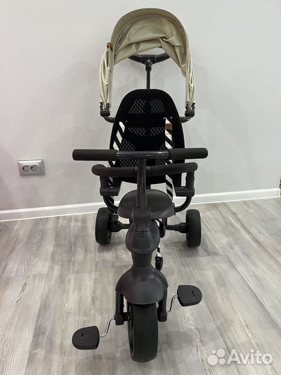 Трехколесный велосипед с ручкой happy baby