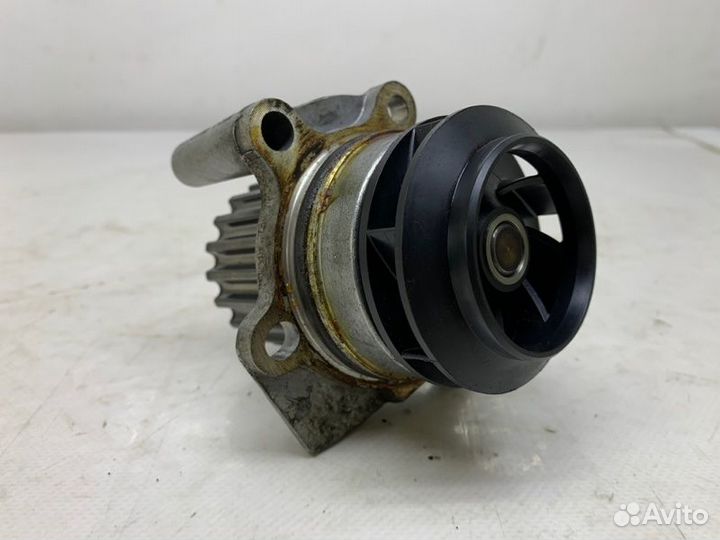 Помпа Volkswagen Jetta 6 2.0 TDI 2012