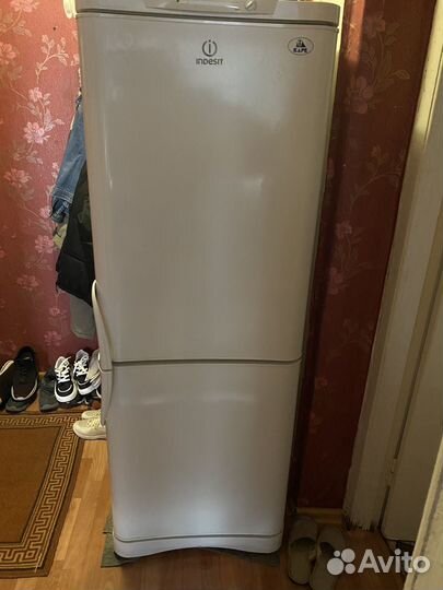 Холодильник Indesit c132g