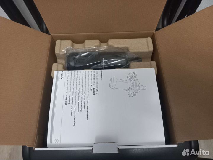 Студийный микрофон Audio-Technica AT2035