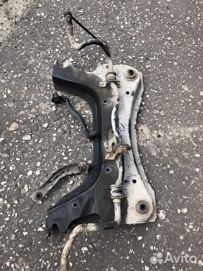 Подрамник Nissan Tiida 1