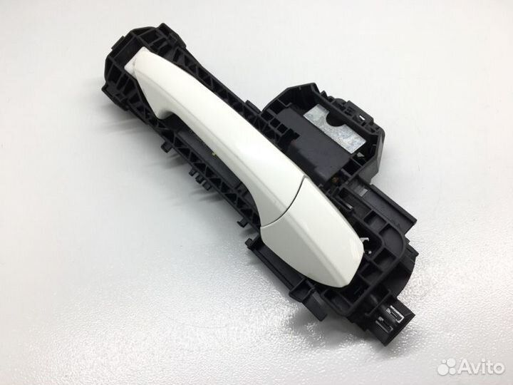 Ручка двери передняя правая Mercedes Cla C117 1.6