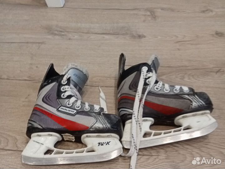 Хоккейные коньки bauer размер 9 r