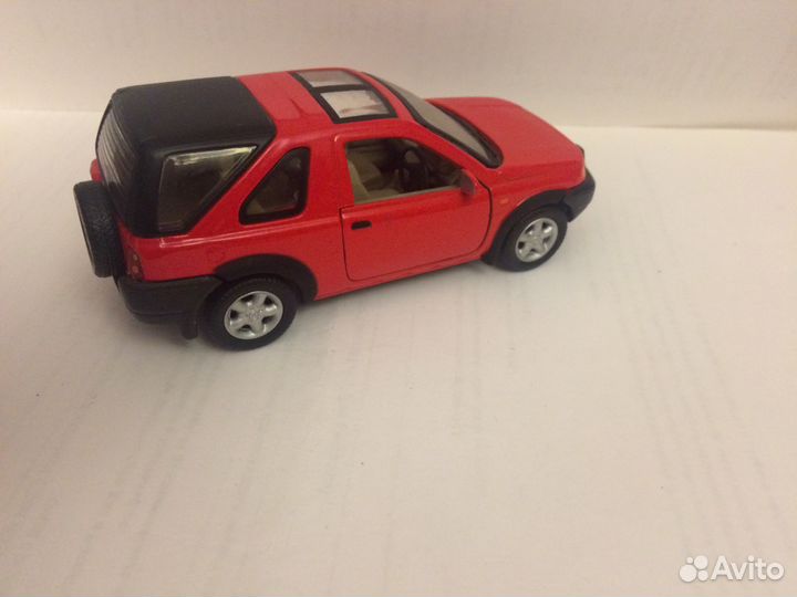 Модель -Land Rover Freelander (красный) 1/43