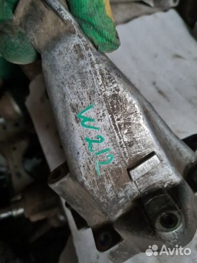 Кронштейн опоры двигателя Mercedes-Benz E-Klass