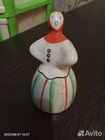 Статуэтка баянист