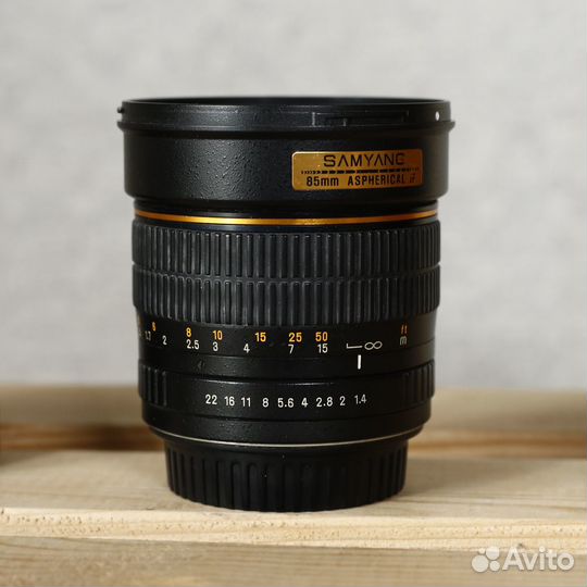 Объектив Samyang 85mm 1.4 для Canon EF