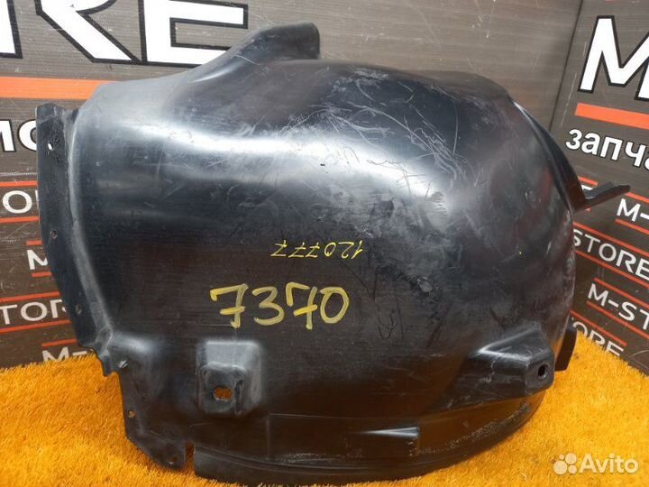 Подкрылок передний правый Mercedes-Benz M-Class