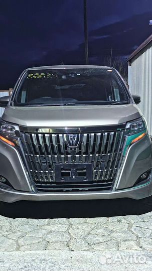 Решётку ридиатораToyota Esquire