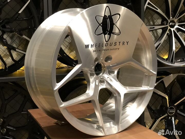 Кованые диски R22 В наличии на Cadillac Escalade