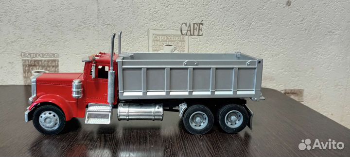 Модель Peterbilt 1/32