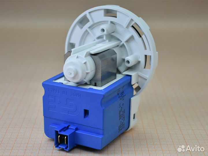 Помпа на 8-ми защелках, выводы назад вместе, GRE