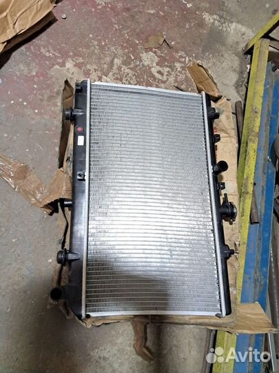Радиатор охлаждения двигателя для Kia Rio 1