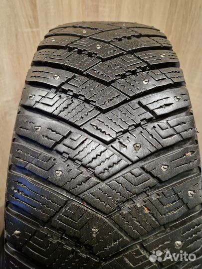 Goodyear UltraGrip Ice Arctic SUV 225/65 R17 102T