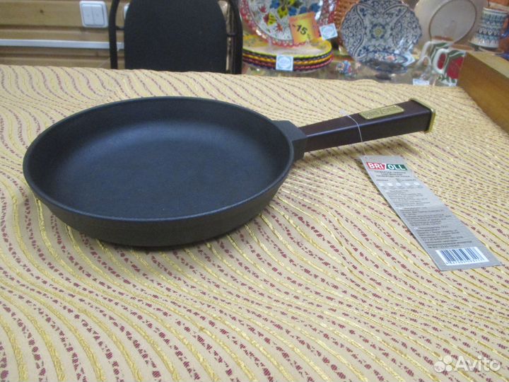 Чугунные сковороды, жаровни разных размеров