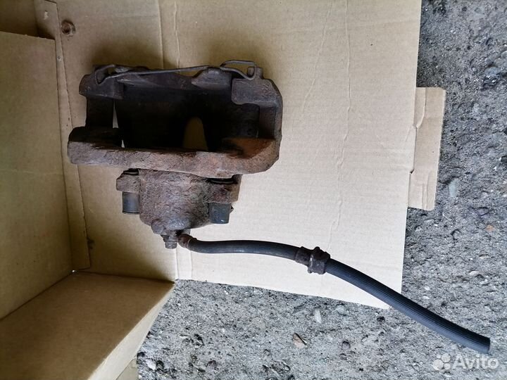 Суппорт передний Opel Zafira B