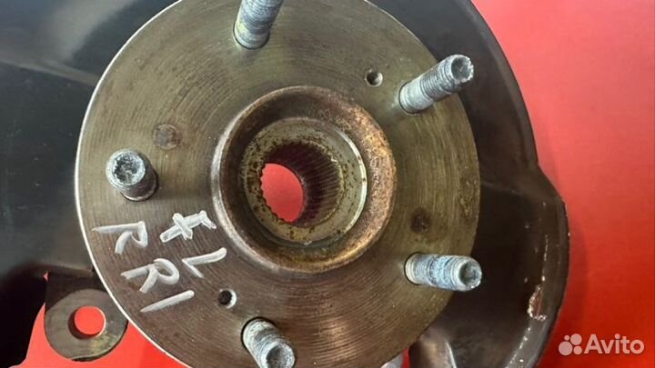 Ступица с кулаком в сборе передняя левая Honda