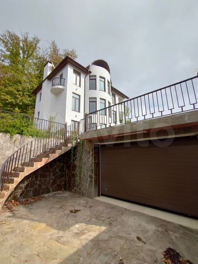 Дом 400 м² на участке 5 сот.